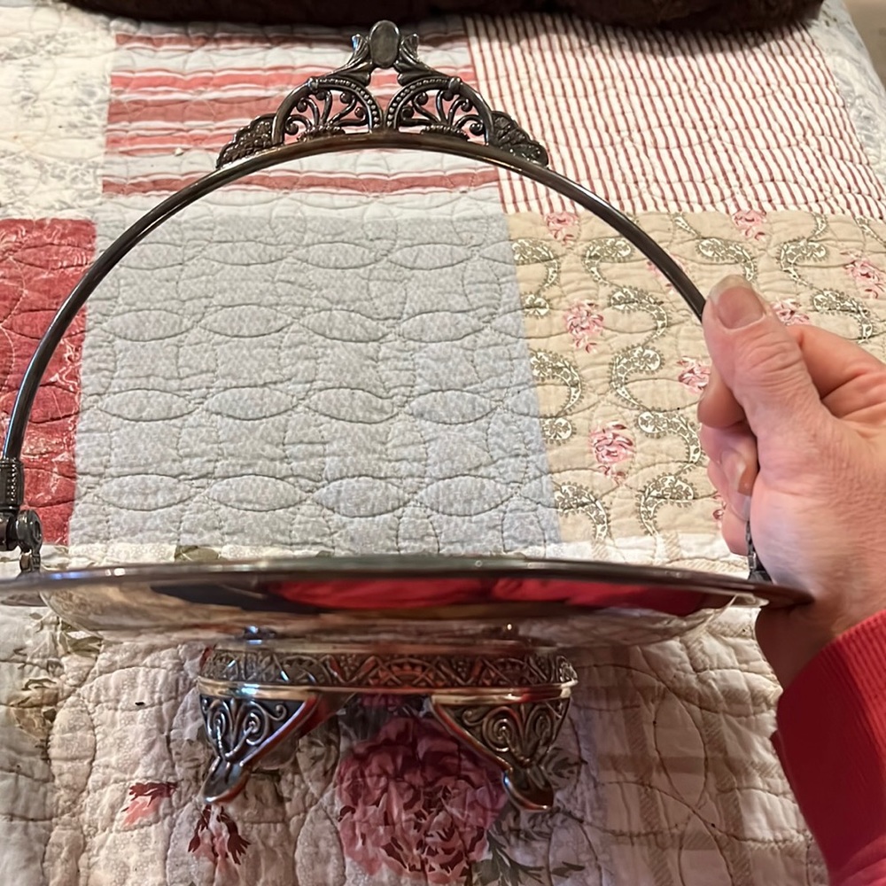 Antique Pairpoint quadruple silver plate 1203 bridal footed basket